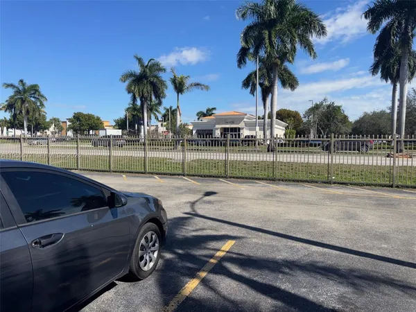 $2,700 | 3375 West 76th Street, Unit 223, Hialeah, FL 33018