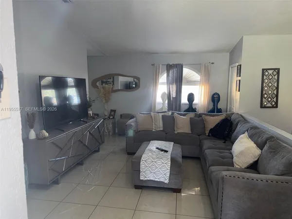 $2,700 | 3375 West 76th Street, Unit 223, Hialeah, FL 33018