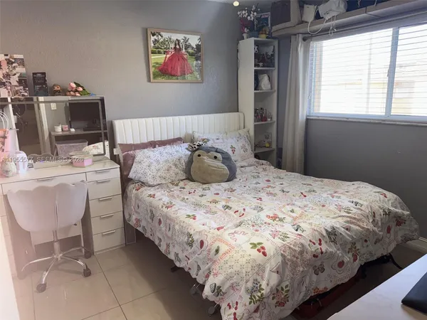 $2,700 | 3375 West 76th Street, Unit 223, Hialeah, FL 33018