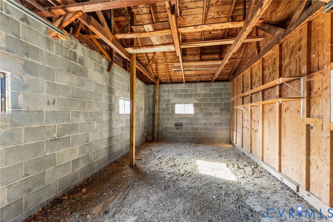 19161 Hollowing Creek Road Beaverdam, VA 23015 - Photo 14 of 27 a view of an empty room