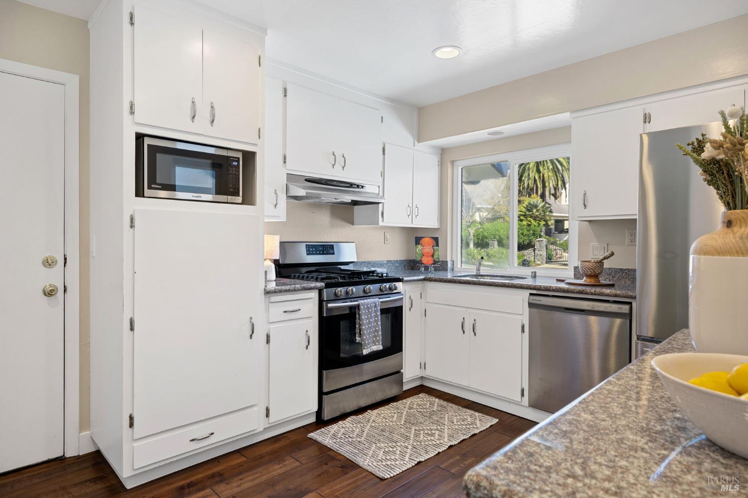 77 McNear Drive San Rafael, CA 94901 - Photo 6 of 24