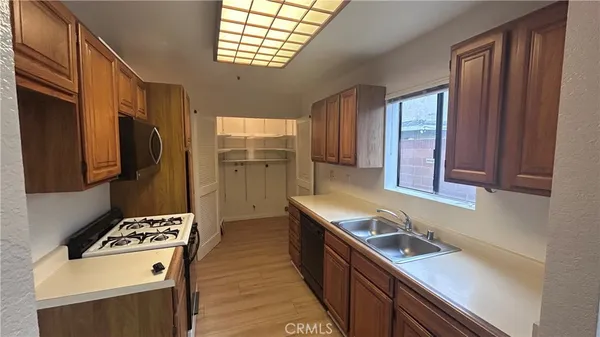 $3,495 | 10626 Walnut Street, Los Alamitos, CA 90720