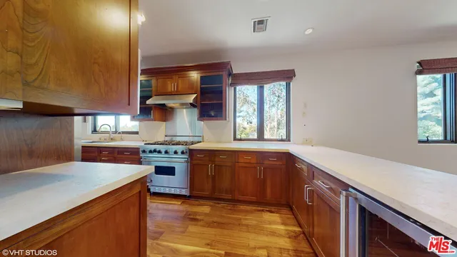 $8,800 | 3311 Deronda Drive, Los Angeles, CA 90068