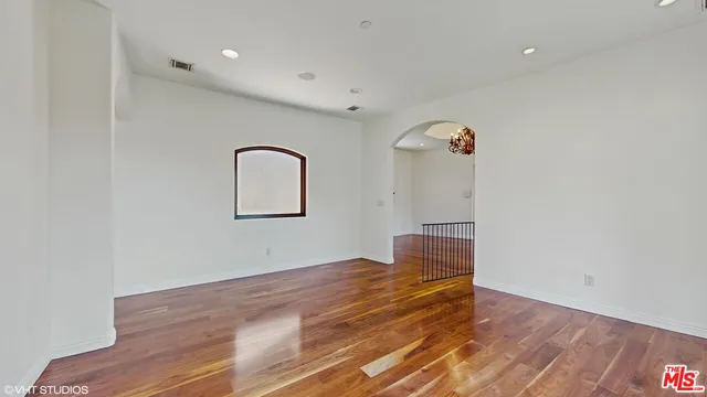 $8,800 | 3311 Deronda Drive, Los Angeles, CA 90068