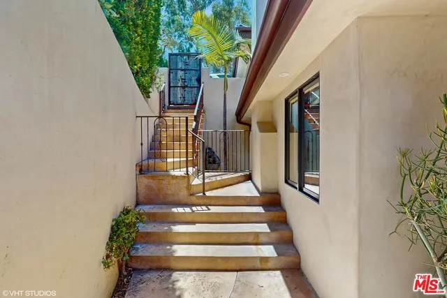 $8,800 | 3311 Deronda Drive, Los Angeles, CA 90068