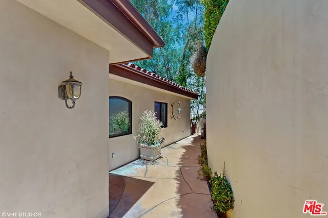 $8,800 | 3311 Deronda Drive, Los Angeles, CA 90068