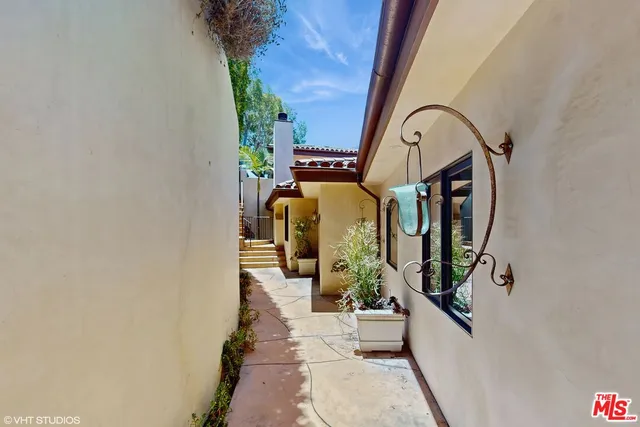 $8,800 | 3311 Deronda Drive, Los Angeles, CA 90068