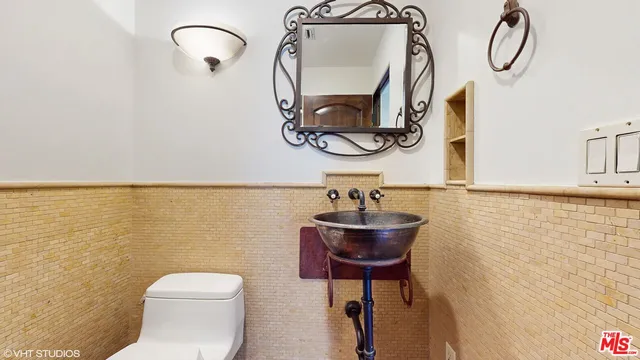 $8,800 | 3311 Deronda Drive, Los Angeles, CA 90068