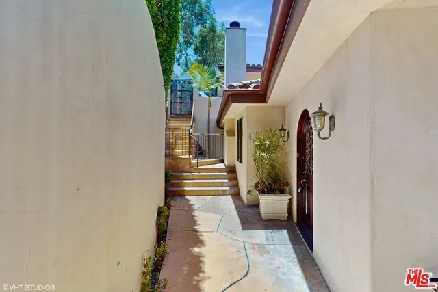 $8,800 | 3311 Deronda Drive, Los Angeles, CA 90068