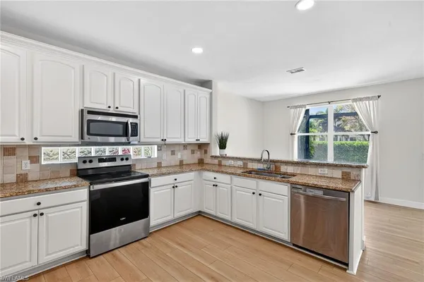 $669,000 | 9734 Silvercreek Court, Estero, FL 33928