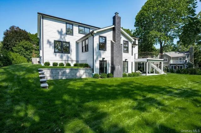 a view of house with a yard