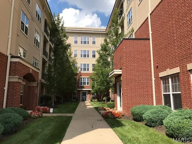 $1,800 | 1251 Strassner Drive, Unit 2303, Brentwood, MO 63144
