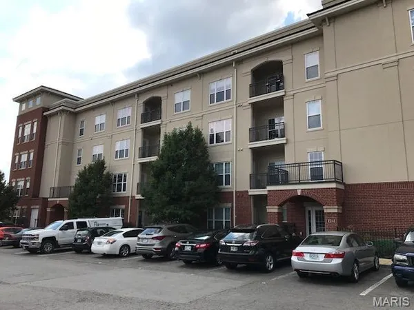 $1,750 | 1251 Strassner Drive, Unit 2303, Brentwood, MO 63144
