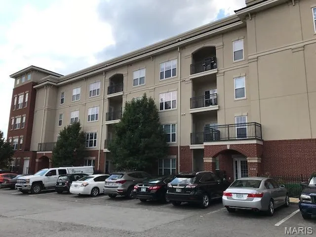 $1,800 | 1251 Strassner Drive, Unit 2303, Brentwood, MO 63144