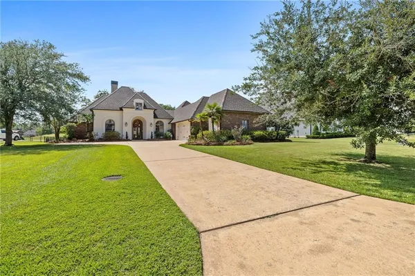 $640,000 | 24071 Snowy Egret Cove, Springfield, LA 70462