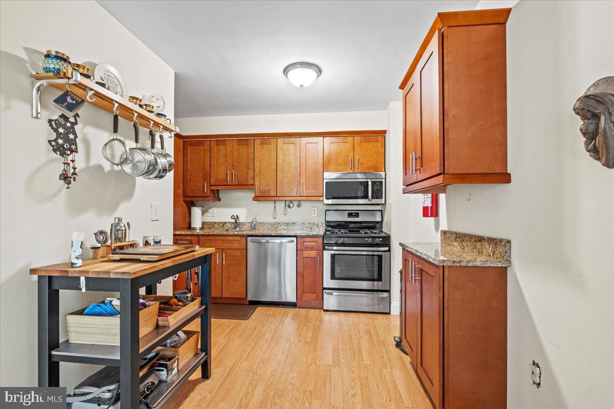201 Cuthbert Boulevard, Unit D50 Haddon Township, NJ 08107 - Photo 12 of 46 Updated Kitchen