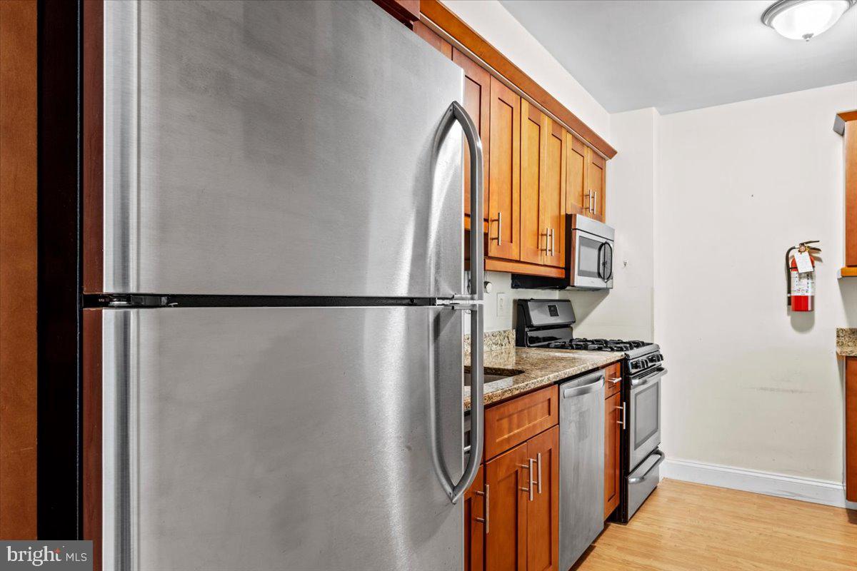 201 Cuthbert Boulevard, Unit D50 Haddon Township, NJ 08107 - Photo 15 of 46 Updated Kitchen