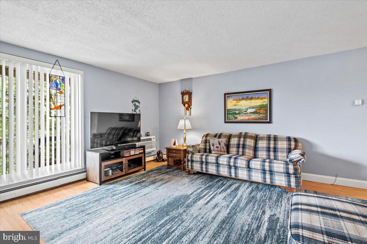 201 Cuthbert Boulevard, Unit D50 Haddon Township, NJ 08107 - Photo 5 of 46 Living Room