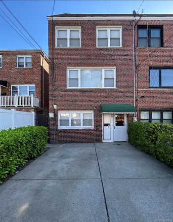 $798,888 | 250 Huntington Avenue | Throgs Neck