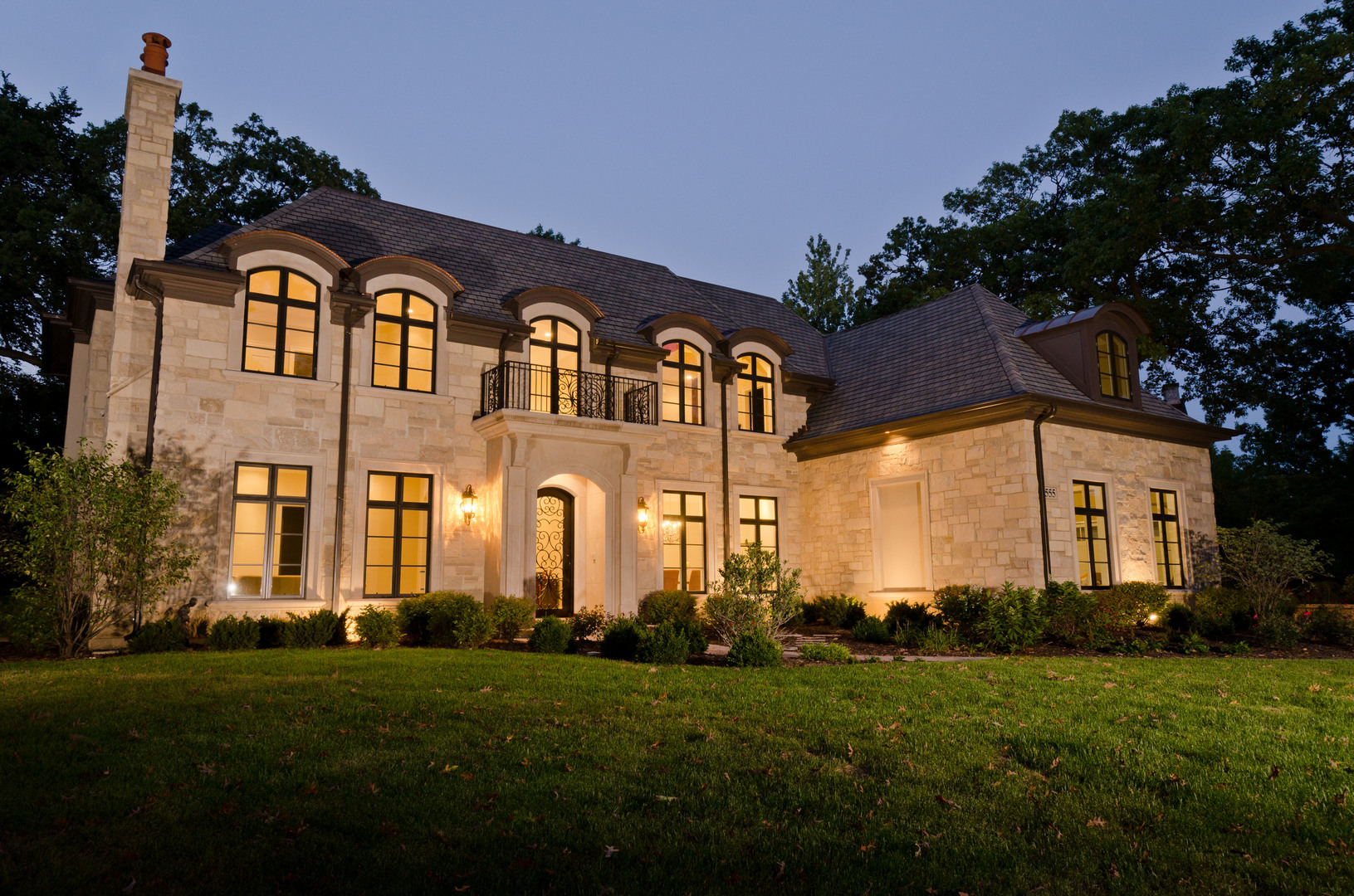 555 Sheridan Road Glencoe, IL 60022 - Photo 1 of 27 a front view of house with yard and green space