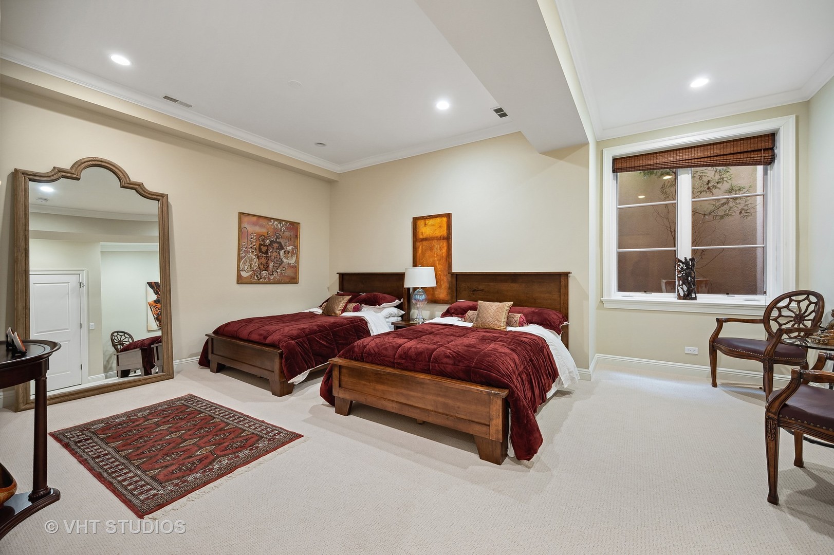 555 Sheridan Road Glencoe, IL 60022 - Photo 25 of 27 a bedroom with bed and a window