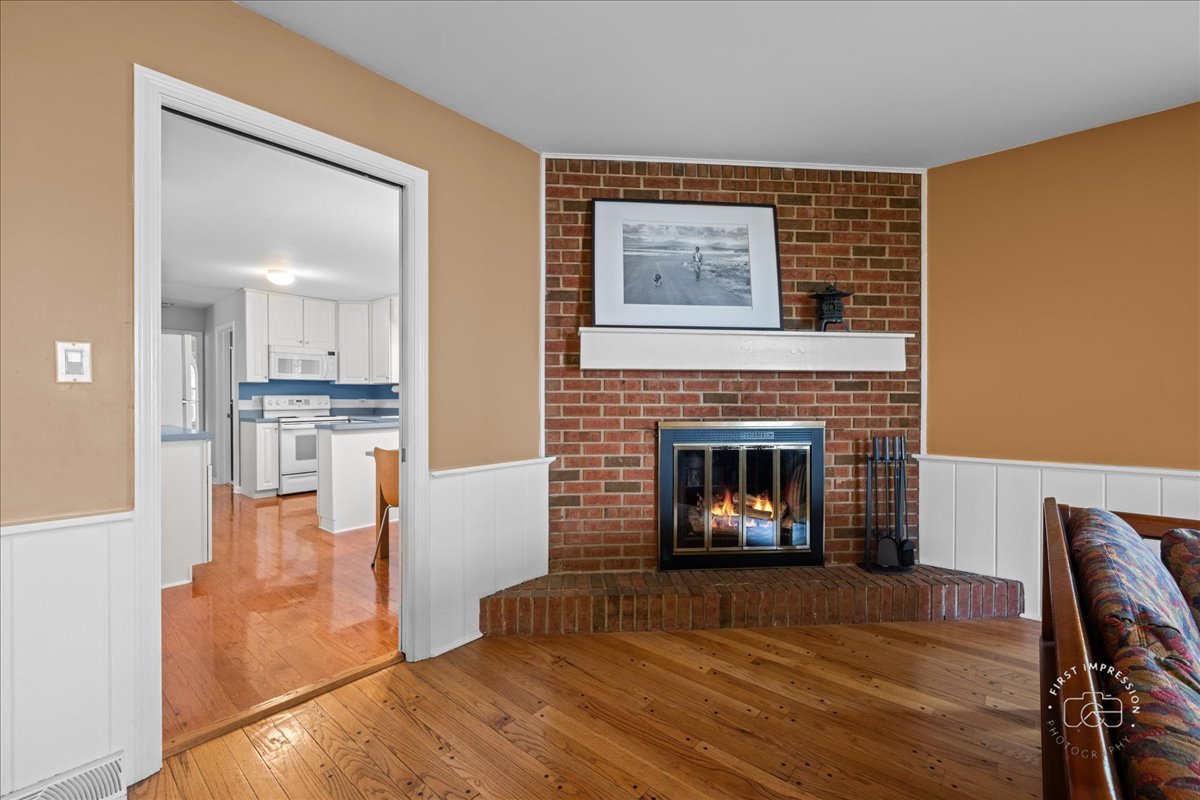 1209 North Loomis Street Naperville, IL 60563 - Photo 11 of 33