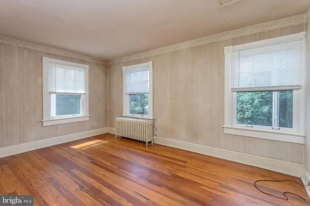 a view of walk in closet