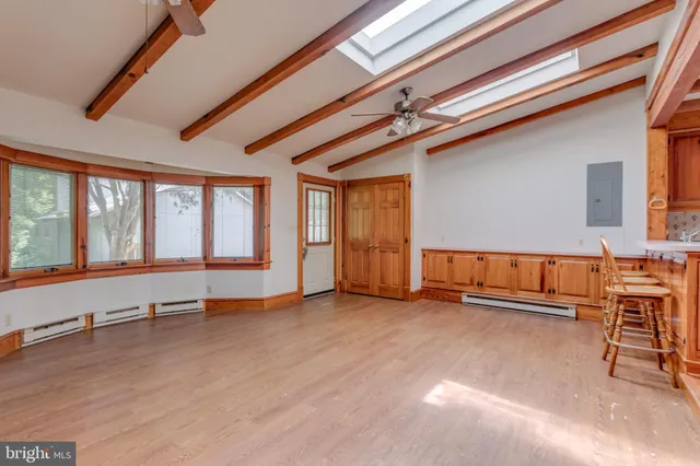 a view of a back yard