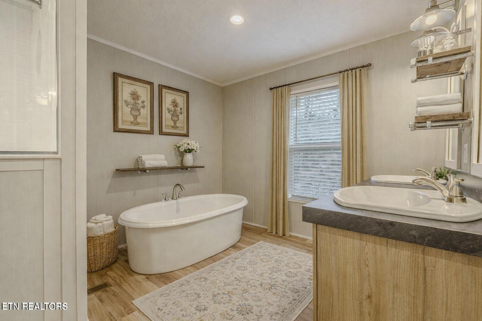 271 Charlie Newberry Road Lancing, TN 37770 - Photo 35 of 50 Cozy bathroom with freestanding tub