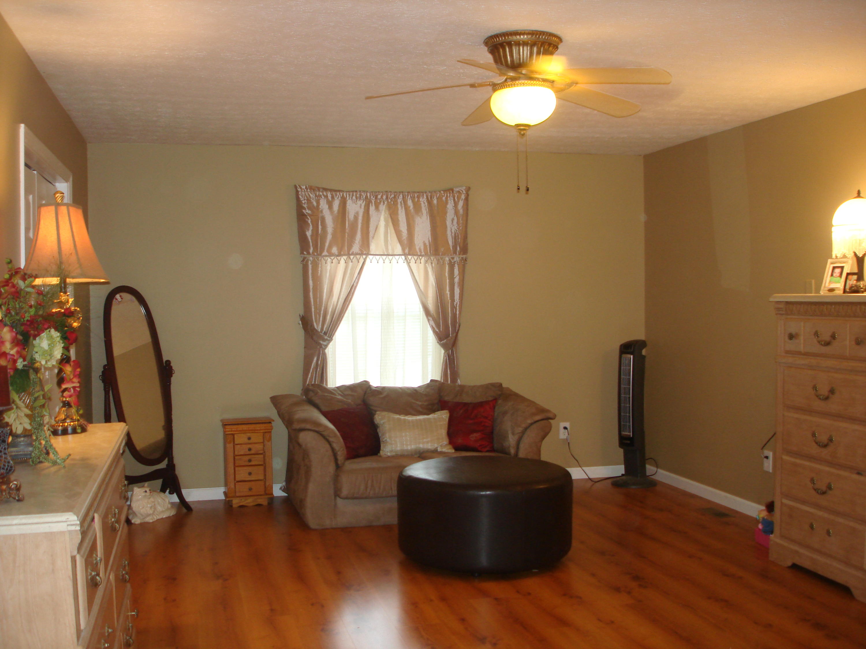 225 Iroquois Road Oak Ridge, TN 37830 - Photo 12 of 40 LARGE ENOUGH TO CREATE ANOTHER BEDROOM