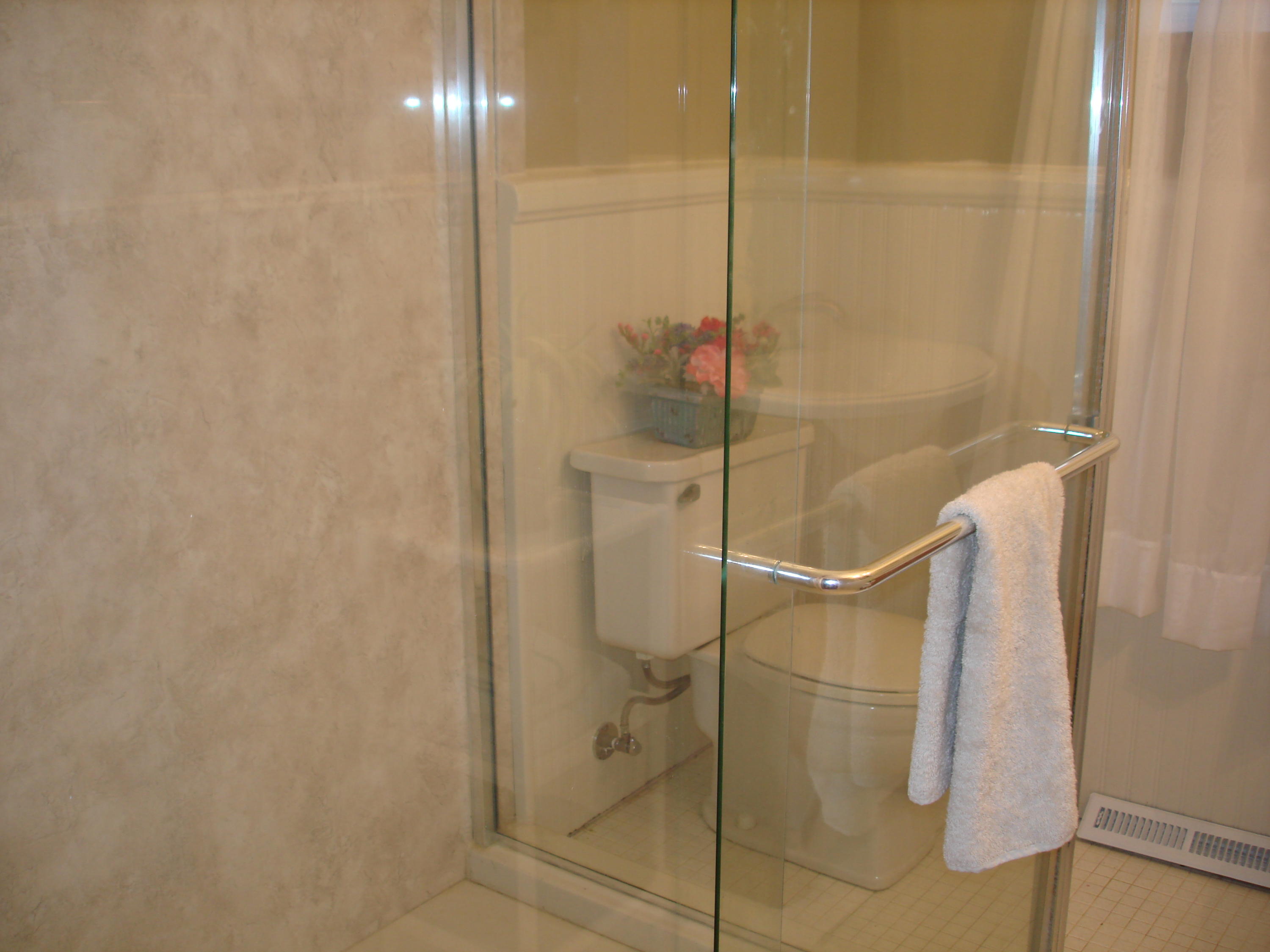 225 Iroquois Road Oak Ridge, TN 37830 - Photo 28 of 40 FULL BATH WITH LARGE WALKIN SHOWER