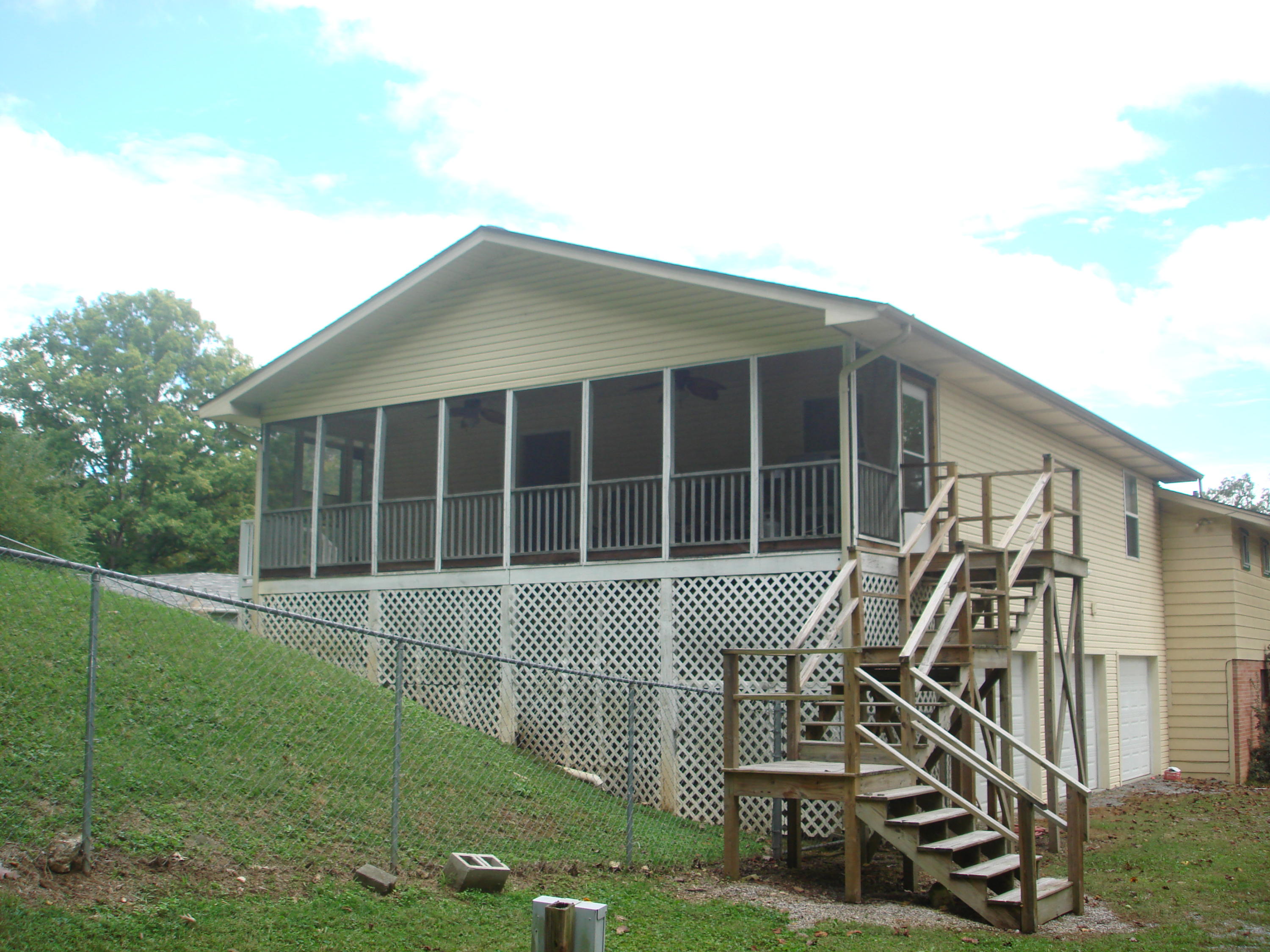 225 Iroquois Road Oak Ridge, TN 37830 - Photo 35 of 40 LARAGE SCREENED PORCH