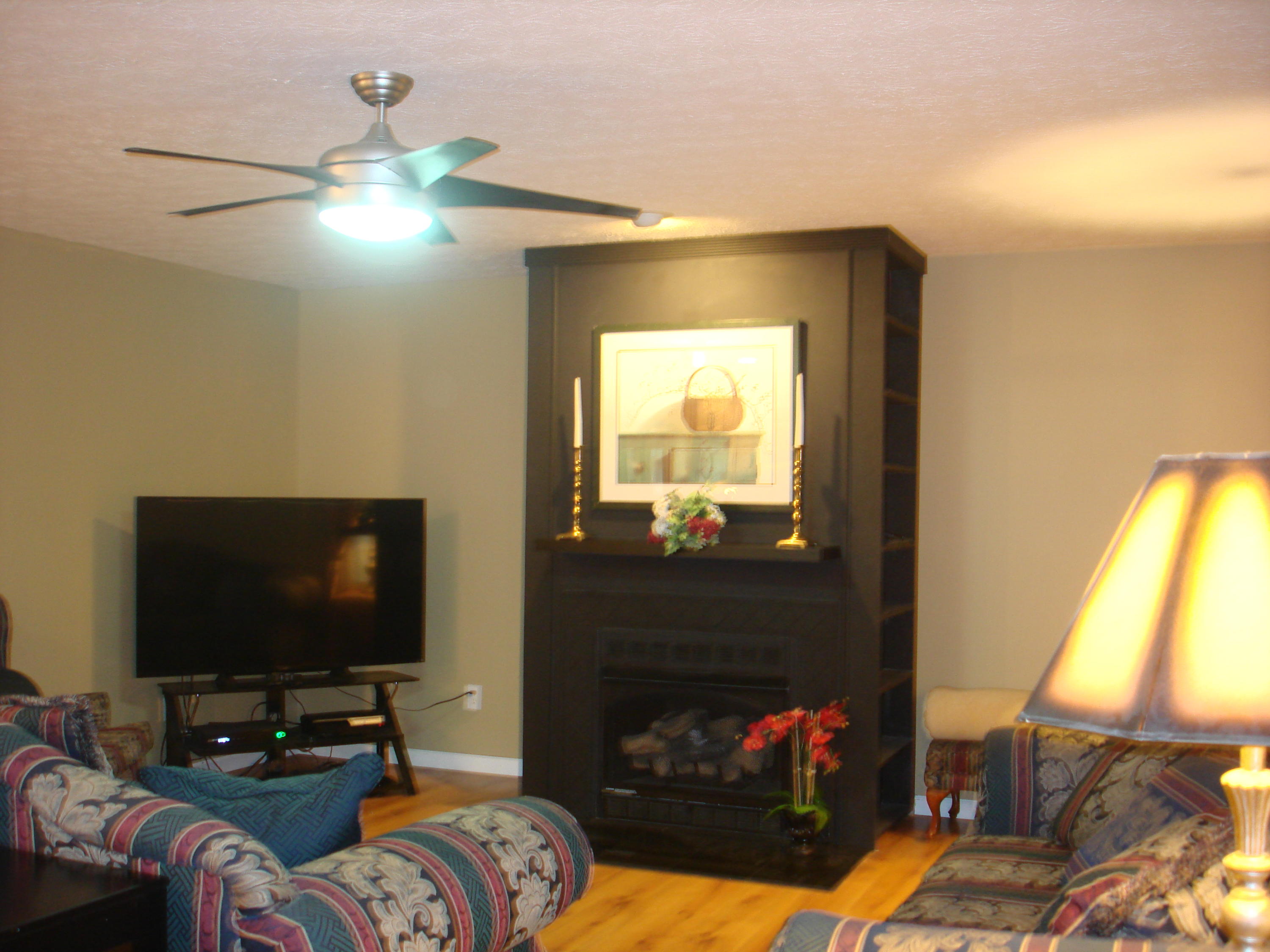 225 Iroquois Road Oak Ridge, TN 37830 - Photo 5 of 40 OPEN KITCHEN/FAMILY AREA