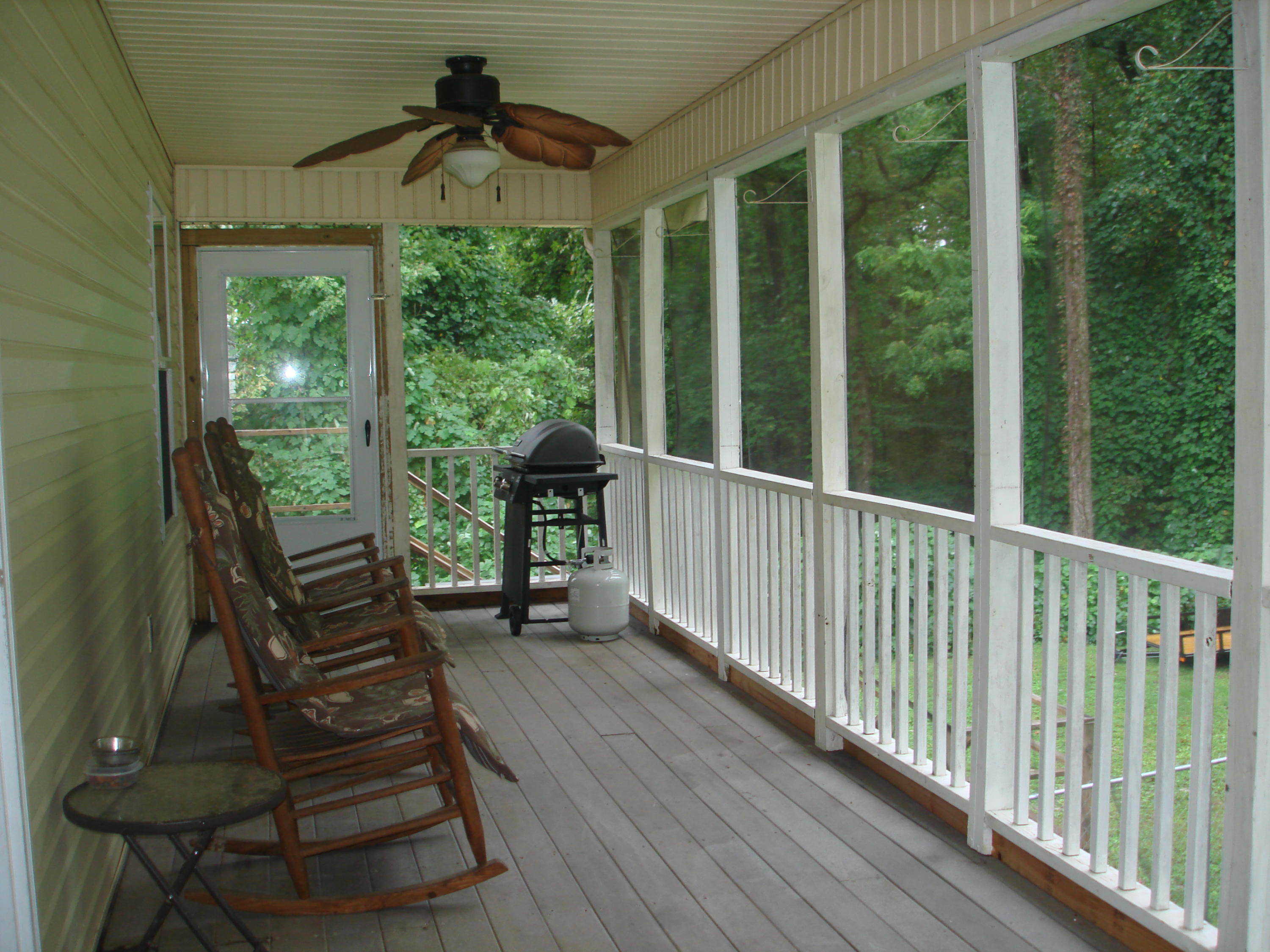 225 Iroquois Road Oak Ridge, TN 37830 - Photo 9 of 40 GREAT SPACE FOR RELAXING