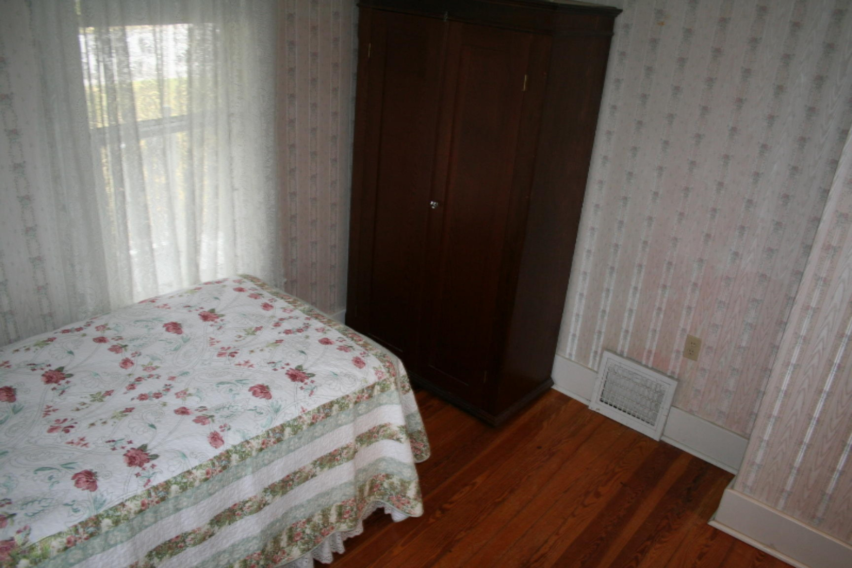 4885 Territorial Road Benton Harbor, MI 49022 - Photo 22 of 46 IMG_3778