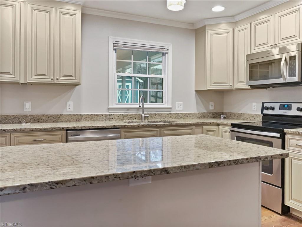 570 Brightsfield Court Rural Hall, NC 27045 - Photo 4 of 18 Gallery Image 4