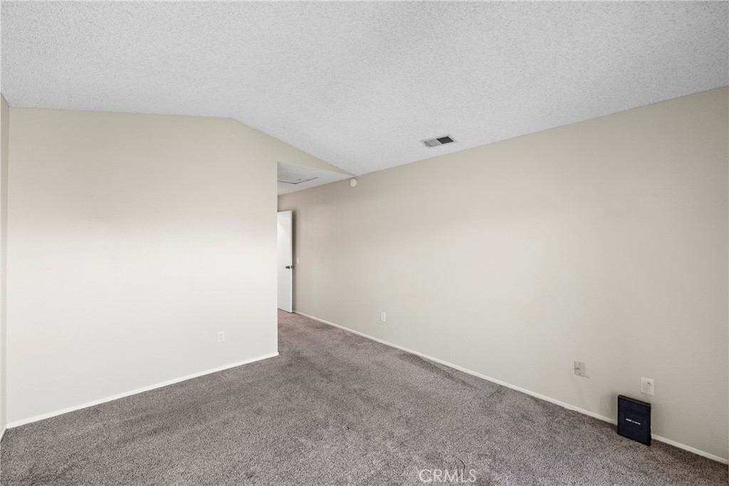 5050 Canyon Crest Drive, Unit 7 Riverside, CA 92507 - Photo 21 of 44 Primary bedroom
