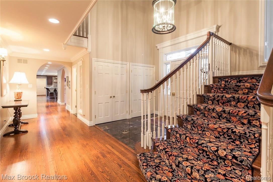 420 Dunston Road Bloomfield Hills, MI 48304 - Photo 2 of 25 Foyer.jpg