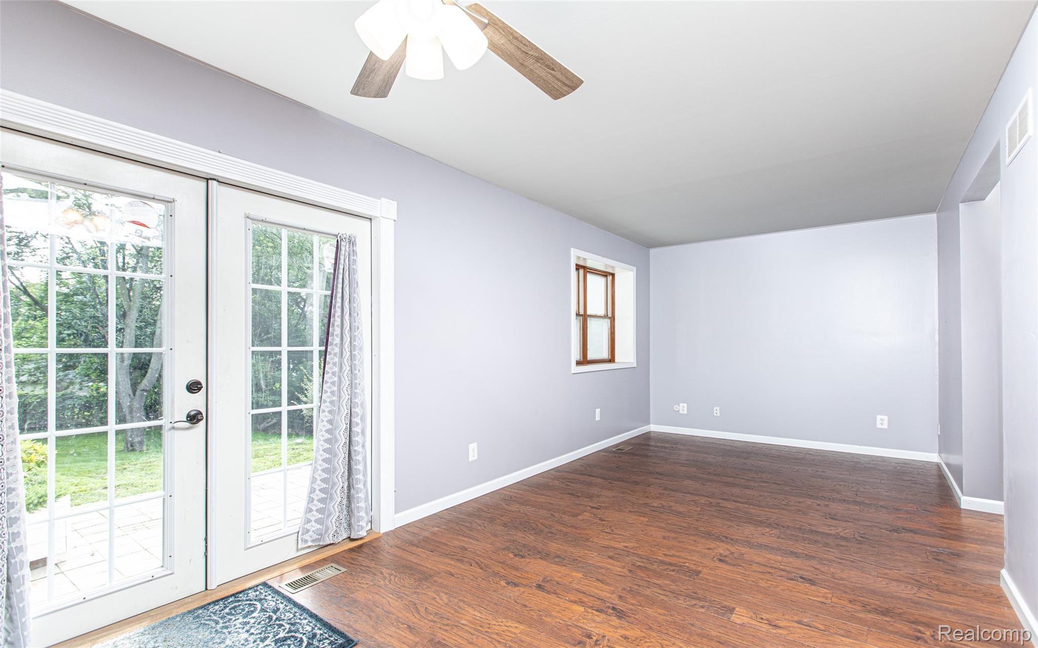 3089 Greenwood Street Rochester, MI 48309 - Photo 8 of 24 -14.jpg
