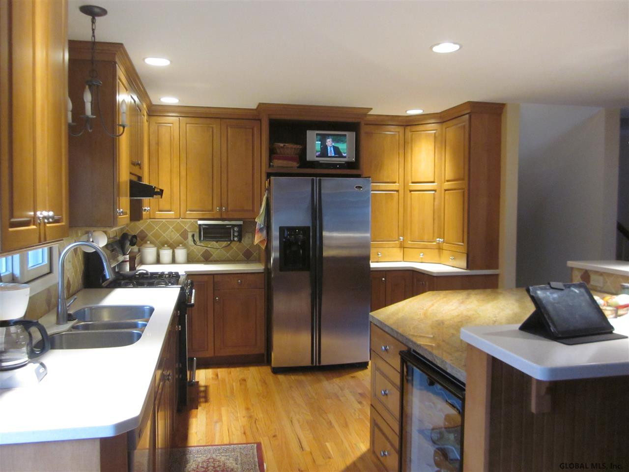 33 Devon Road Bethlehem, NY 12054 - Photo 6 of 16 Photo 6