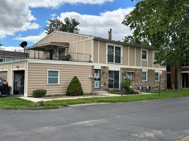 $95,000 | 20152 Ash Lane, Unit 1, Lynwood, IL 60411