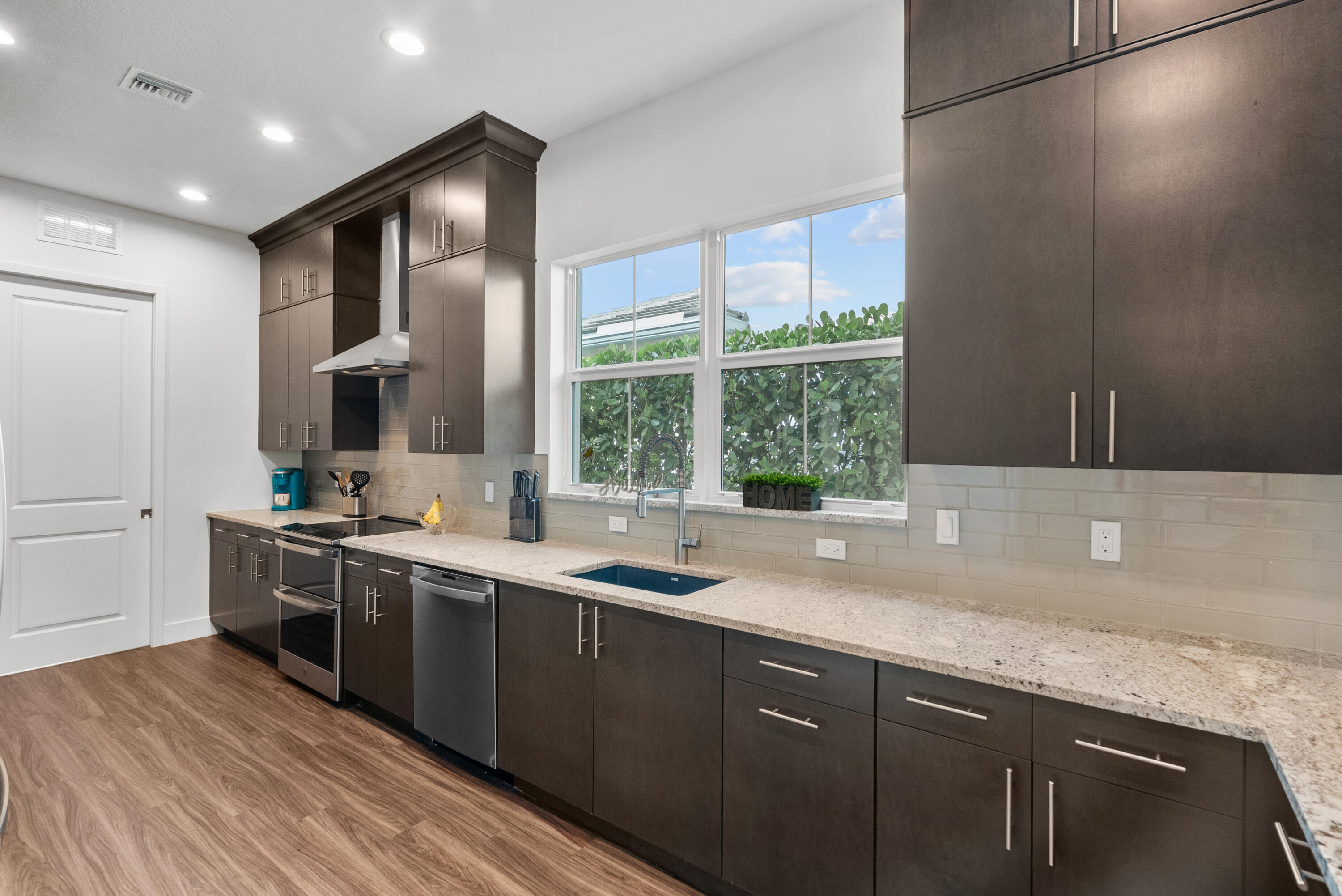 4813 Pointe Midtown Road Palm Beach Gardens, FL 33418 - Photo 6 of 38 DSC09600