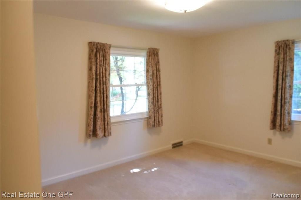 740 Hawthorne Road Grosse Pointe Woods, MI 48236 - Photo 17 of 47