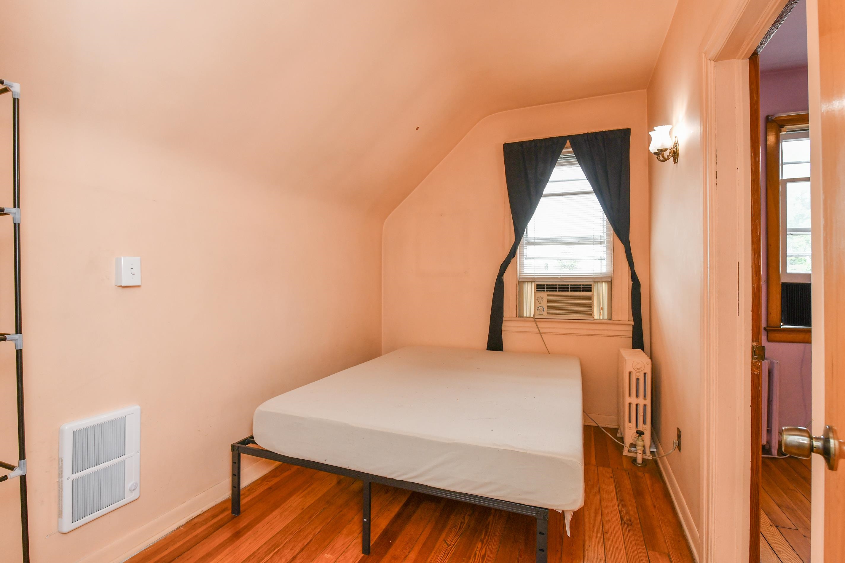 241 Maple Street Secaucus, NJ 07094 - Photo 16 of 34