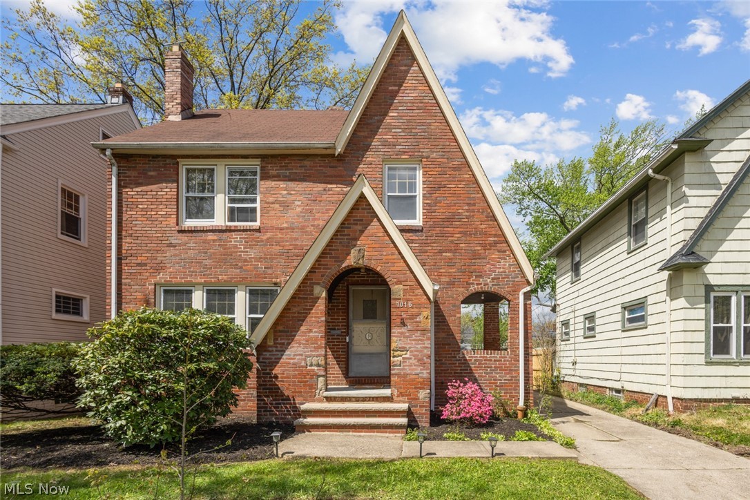 1016 Pembrook Road Cleveland Heights, OH 44121 - Photo 1 of 29