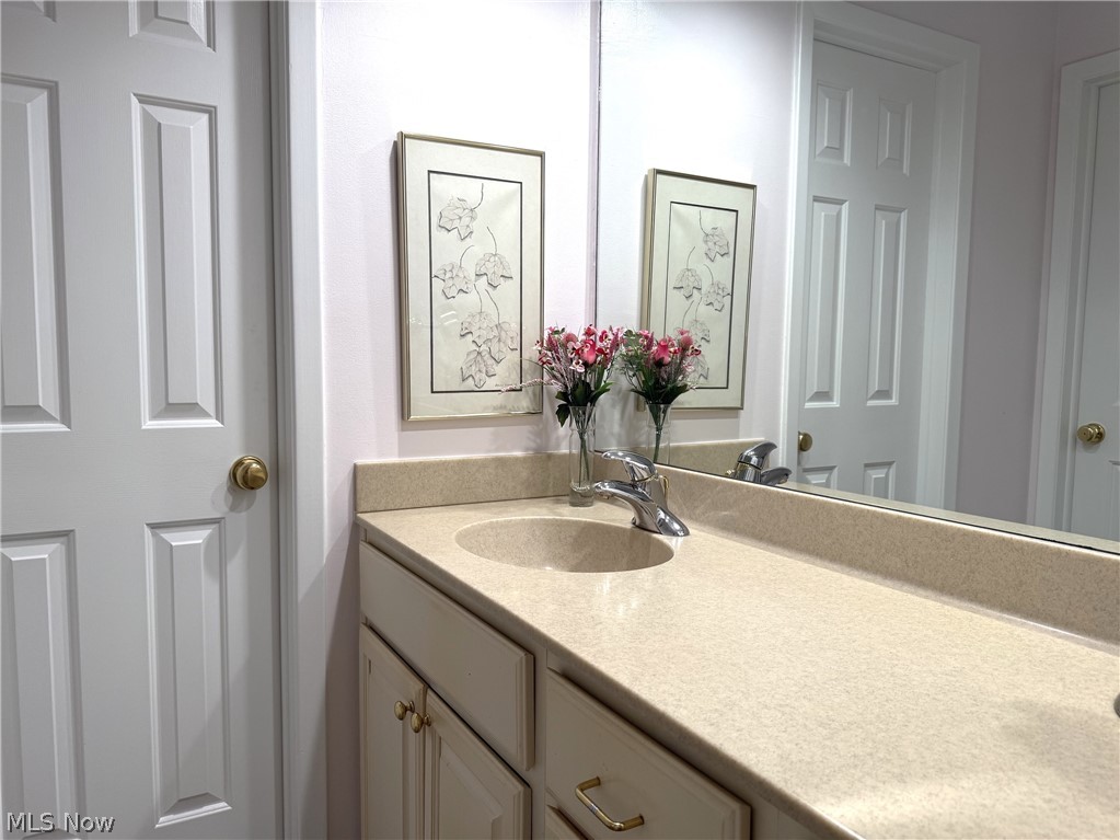 438-73 Cedar Ridge Aurora, OH 44202 - Photo 28 of 40 Gallery Image 28