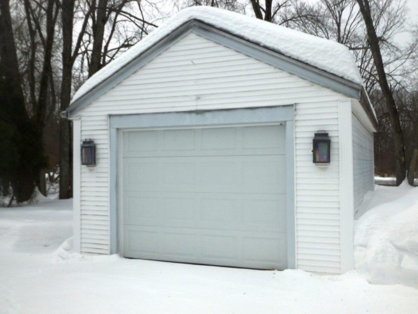 84 Mayflower Road Springfield, MA 01118 - Photo 13 of 14 a white house with a outdoor space
