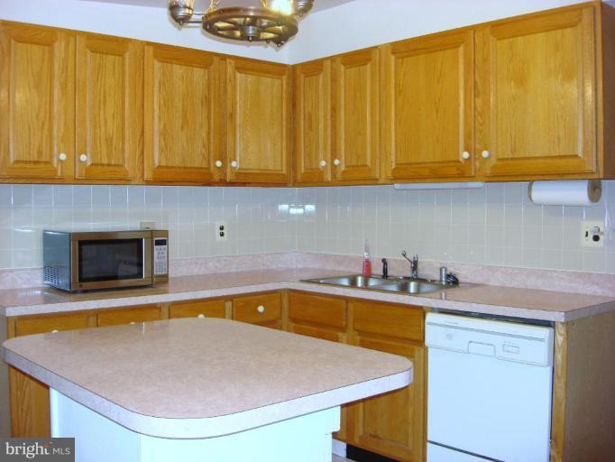 5233 Forman Court Springfield, VA 22151 - Photo 5 of 14 Kitchen