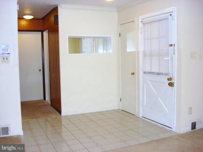 5233 Forman Court Springfield, VA 22151 - Photo 7 of 14 Entrance / Foyer