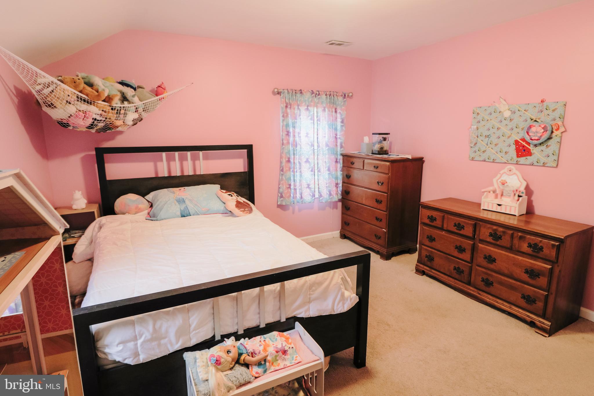 635 Beechwood Road Willow Grove, PA 19090 - Photo 13 of 29 PRIMARY BEDROOM
